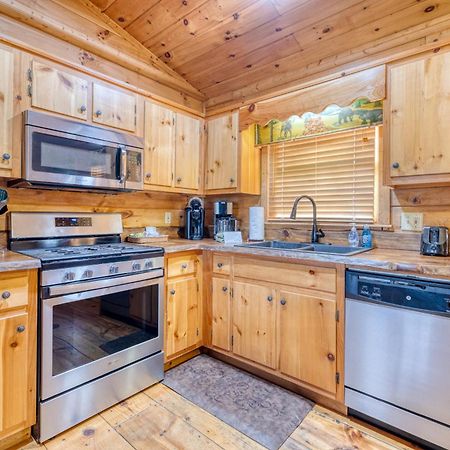 Secluded Sunrise Ridge-10 Min From Blue Ridge, King Beds, Hot Tub, 2 Porches, Fireplace Wood Burning, Mountain View, Cozy المظهر الخارجي الصورة