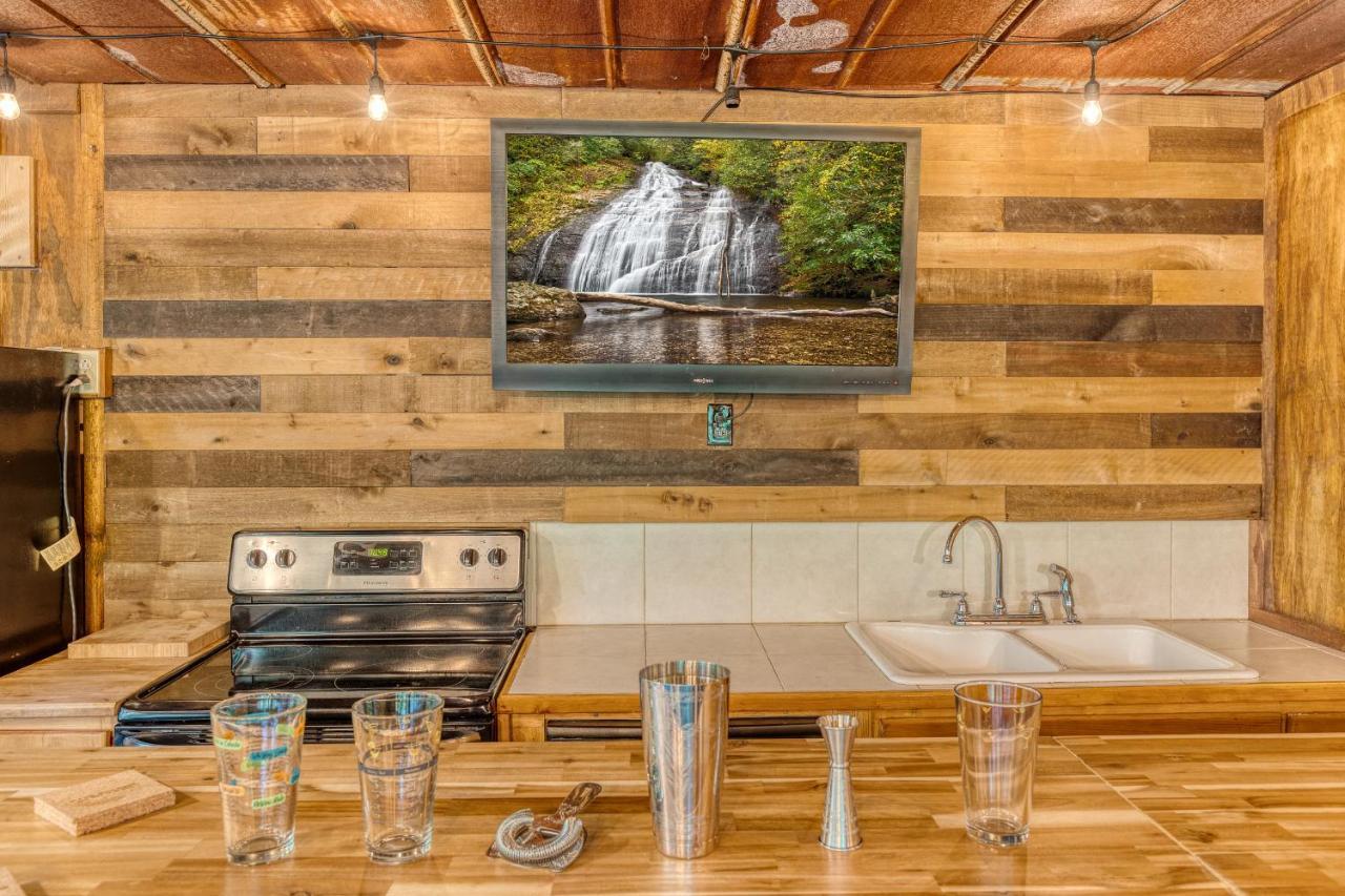 Secluded Sunrise Ridge-10 Min From Blue Ridge, King Beds, Hot Tub, 2 Porches, Fireplace Wood Burning, Mountain View, Cozy المظهر الخارجي الصورة