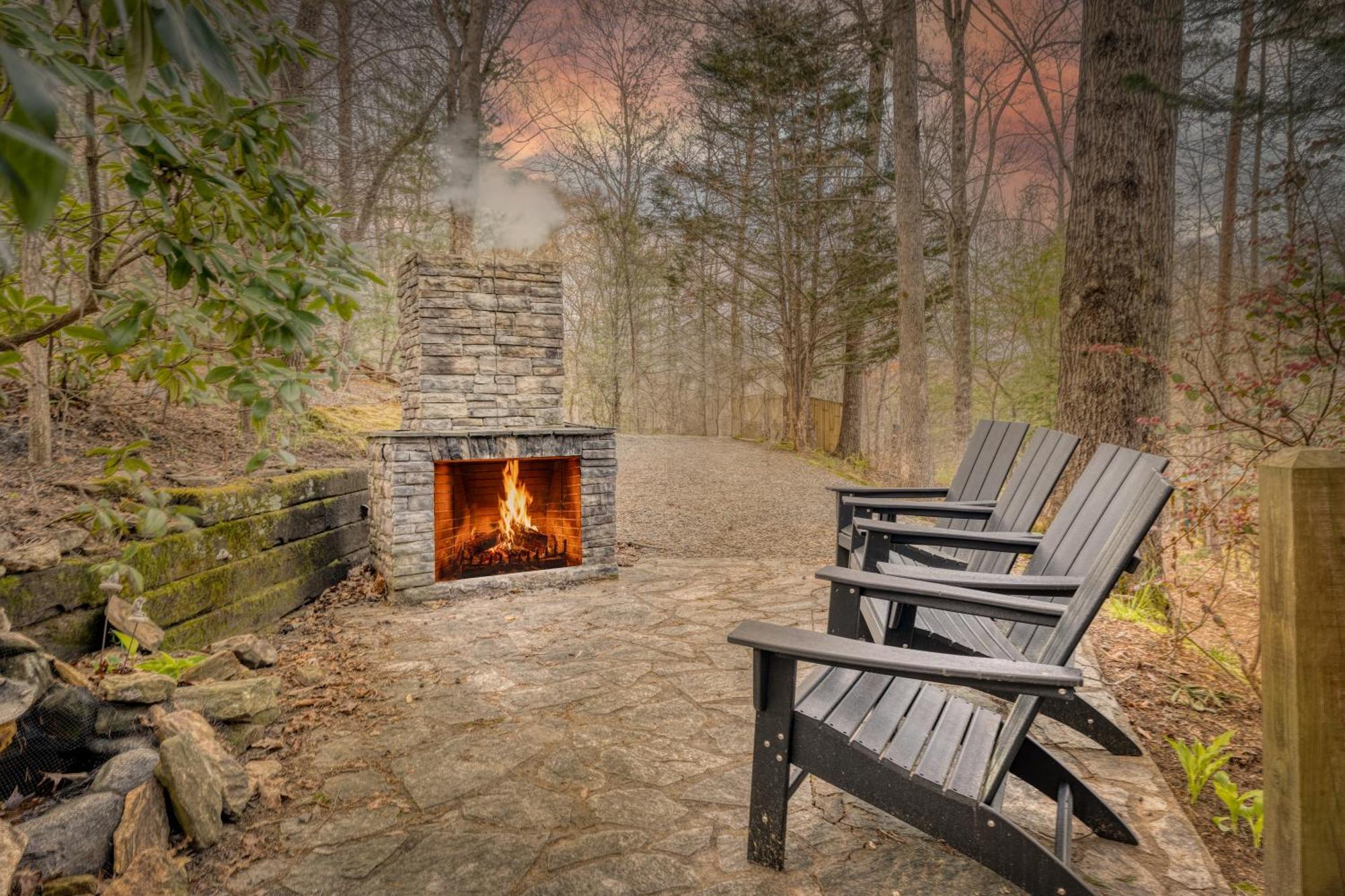 Secluded Sunrise Ridge-10 Min From Blue Ridge, King Beds, Hot Tub, 2 Porches, Fireplace Wood Burning, Mountain View, Cozy المظهر الخارجي الصورة