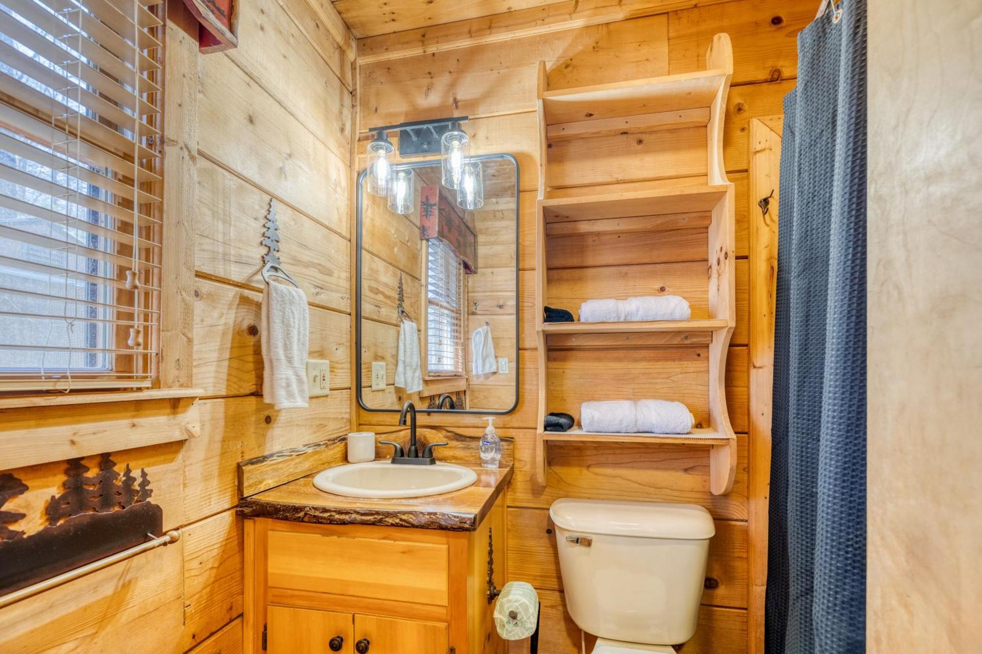 Secluded Sunrise Ridge-10 Min From Blue Ridge, King Beds, Hot Tub, 2 Porches, Fireplace Wood Burning, Mountain View, Cozy المظهر الخارجي الصورة